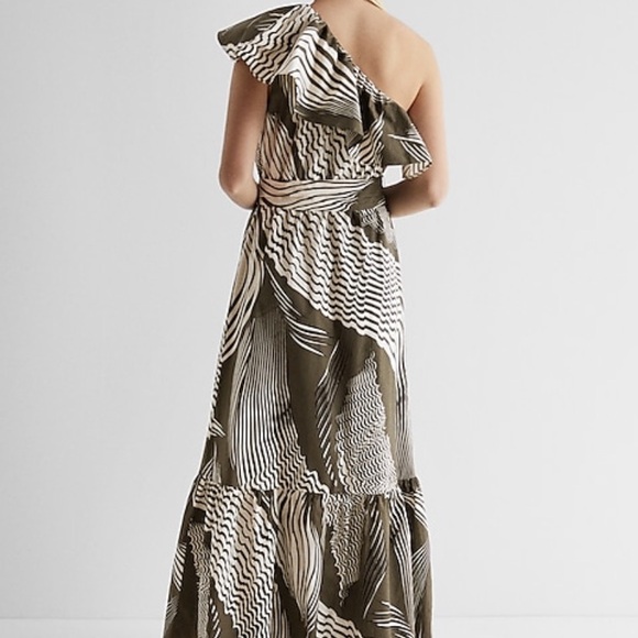 One Shoulder Ruffle Maxi - Picture 3 of 6